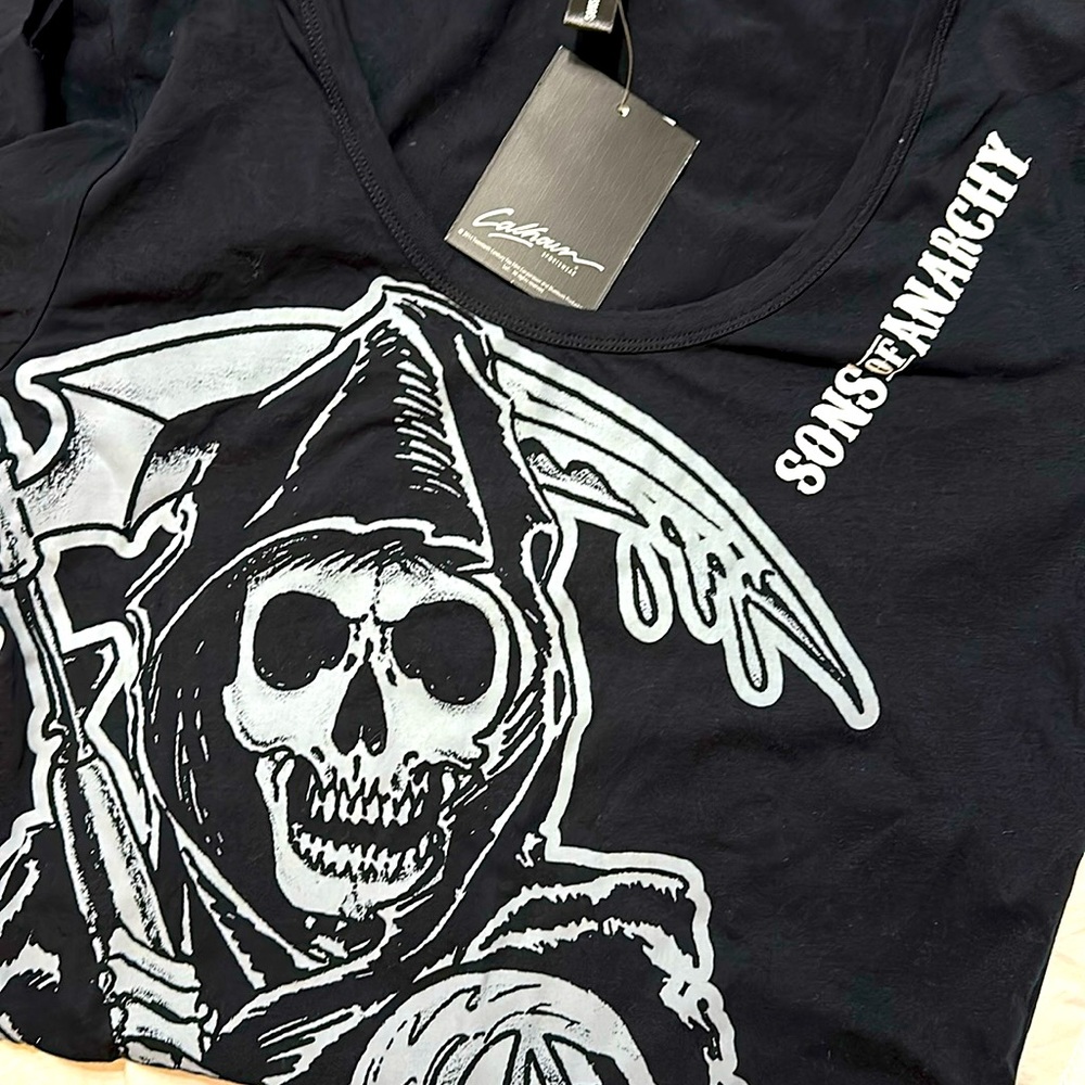 Sons of anarchy long sleeve t-shirt, NWT.